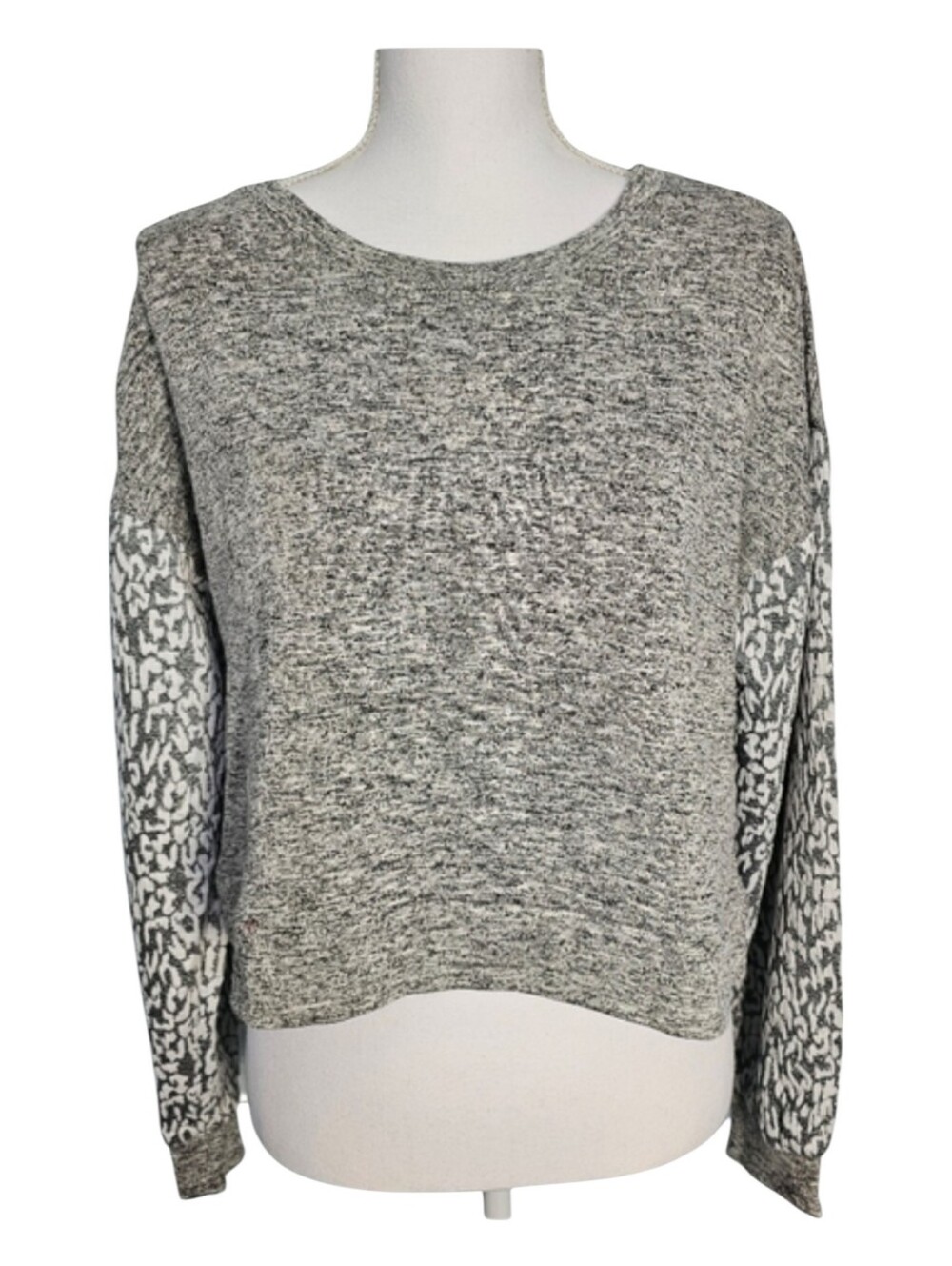 NY Collection Gray Pullover Top With Leopard Print Long Sleeves Women's Size XL